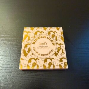 Kinder Glow Highlight Palette